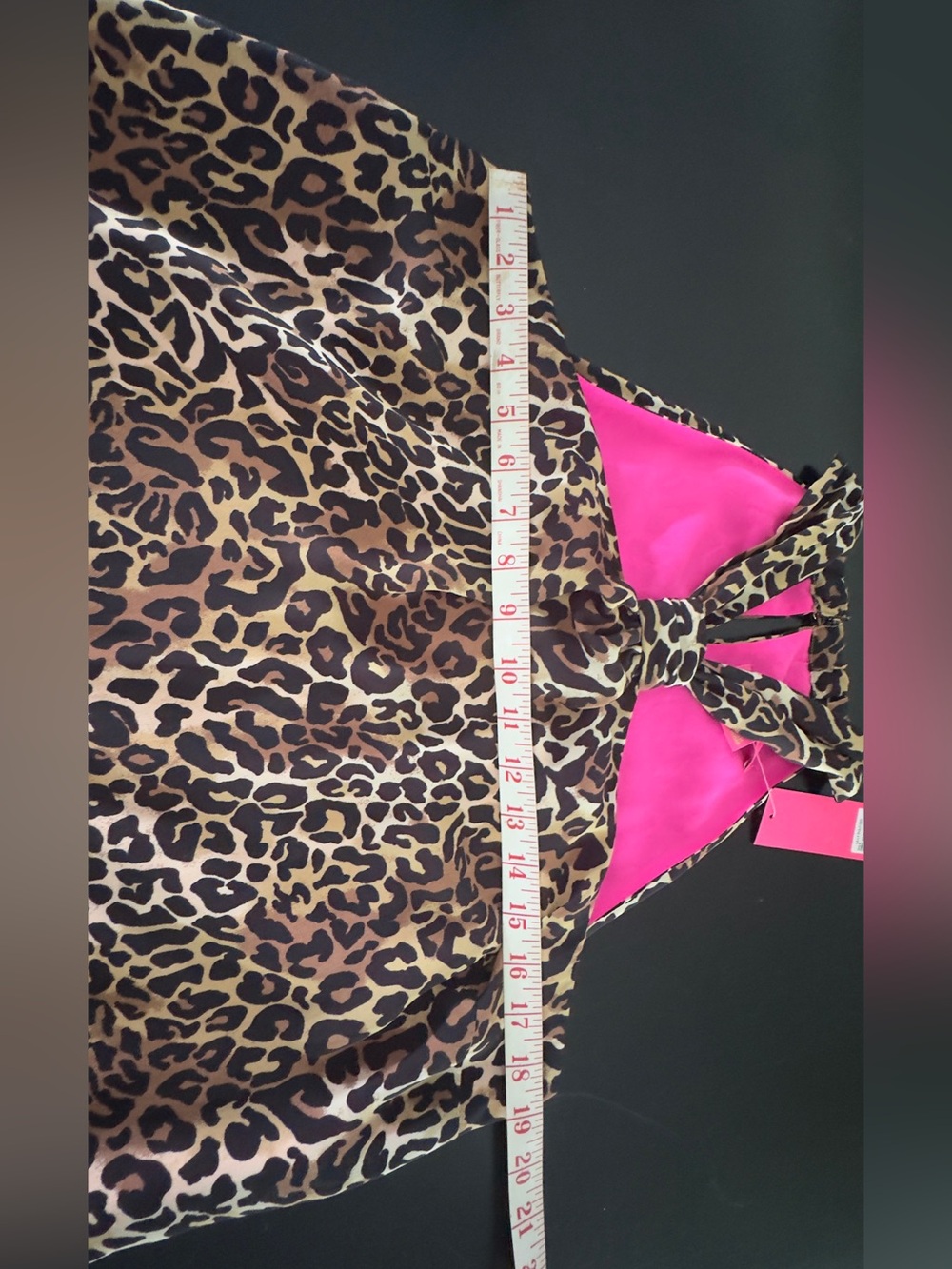 Lilly Pulitzer Caden Top featuring a classic leopard print & Pink Lining. Size M - Picture 6 of 8